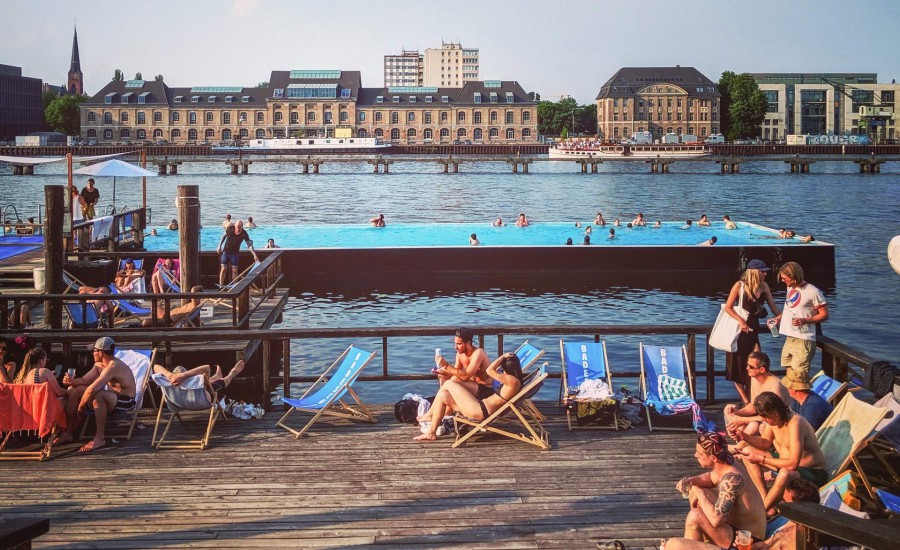 Badeschiff Berlin | bathing ship Berlin