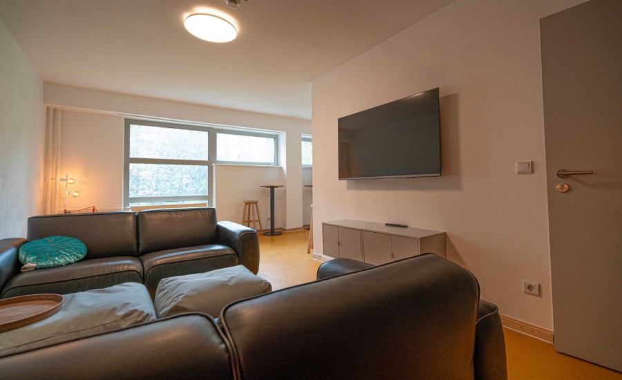 BIG MAMA Berlin - Hostel lounge | copyright by Ruben W. Meier