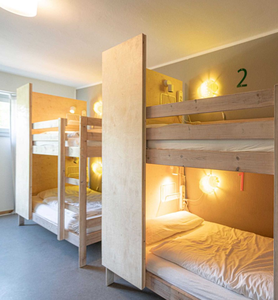 BIG MAMA Berlin 4er Schlafsaal Badezimmer